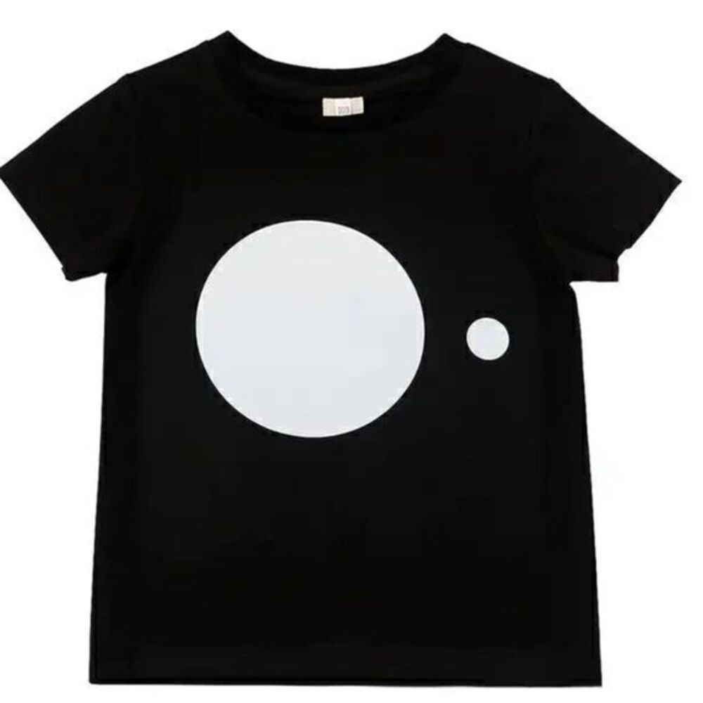 New black tee with white circle size 8